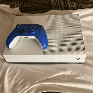Im selling an xbox 1s